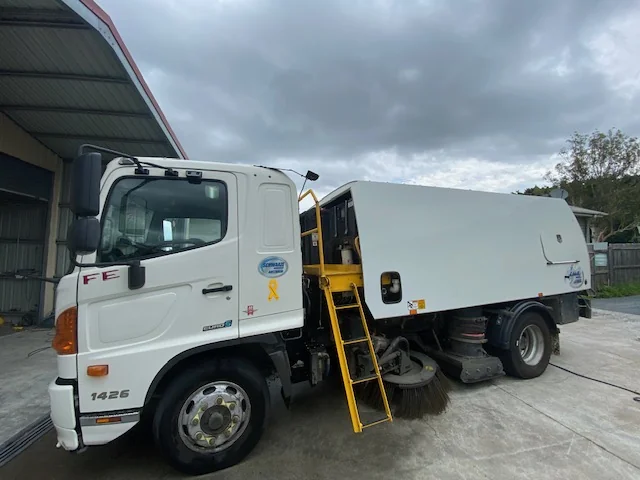 2016 Schwarze GS6 on Hino FE 14T